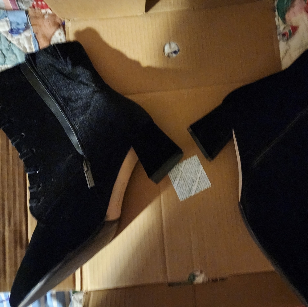 Black velvet Granny Booti